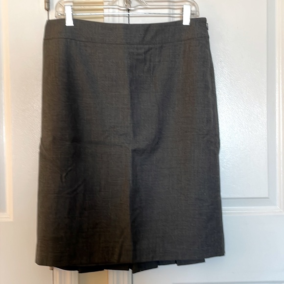 Ann Taylor gray wool fully lined skirt – size 10; beautiful back pleated detail - Picture 2 of 6